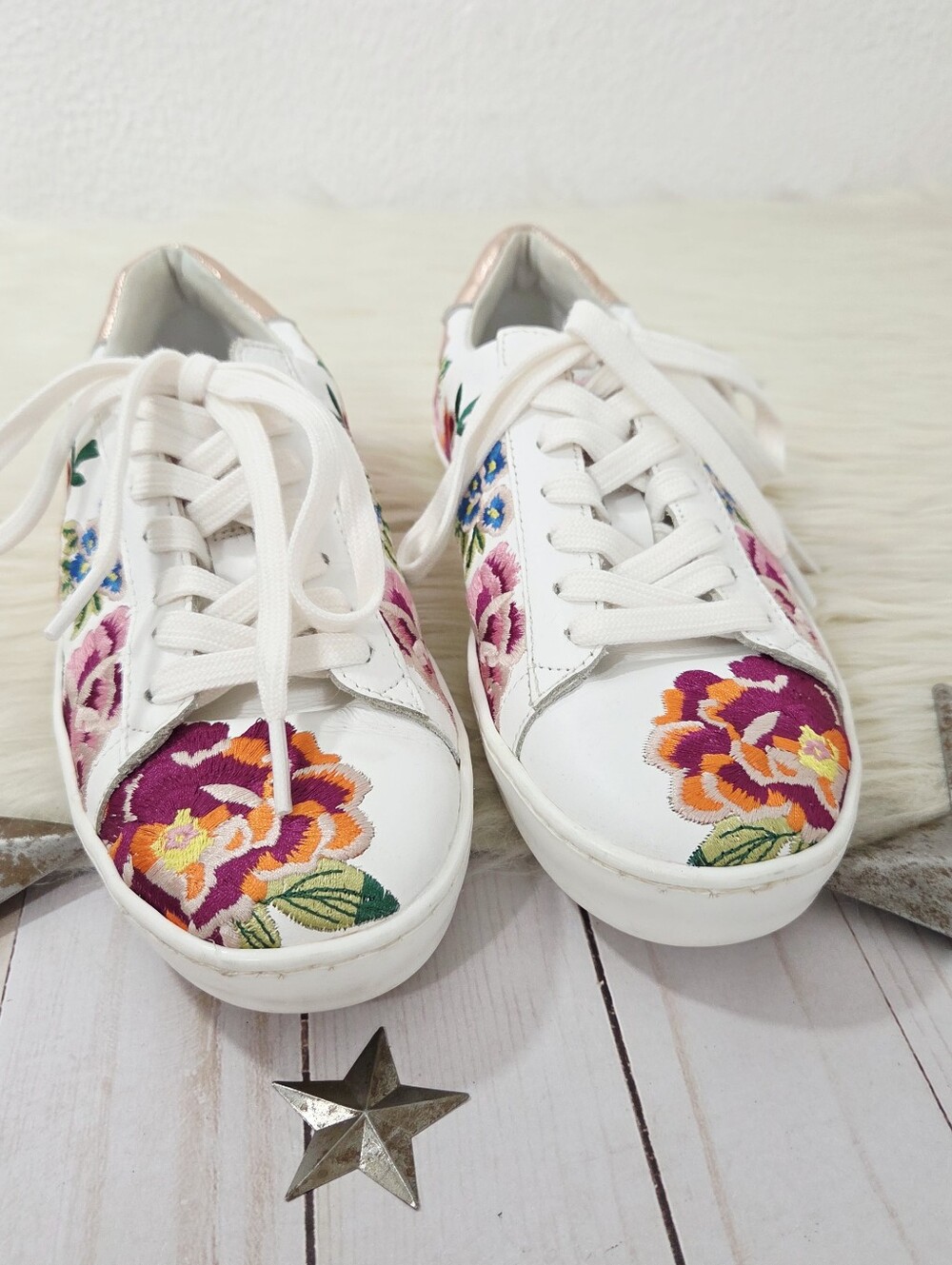Johnny Was Dylanne Floral Sneakers rainbow embroidered white shoes women's sz 36 - Picture 3 of 8